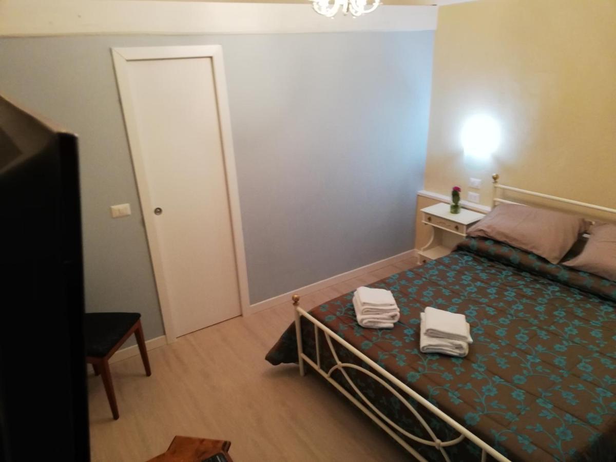 B&B Camere Montalto Centro モンタルト・ディ・カストロ エクステリア 写真